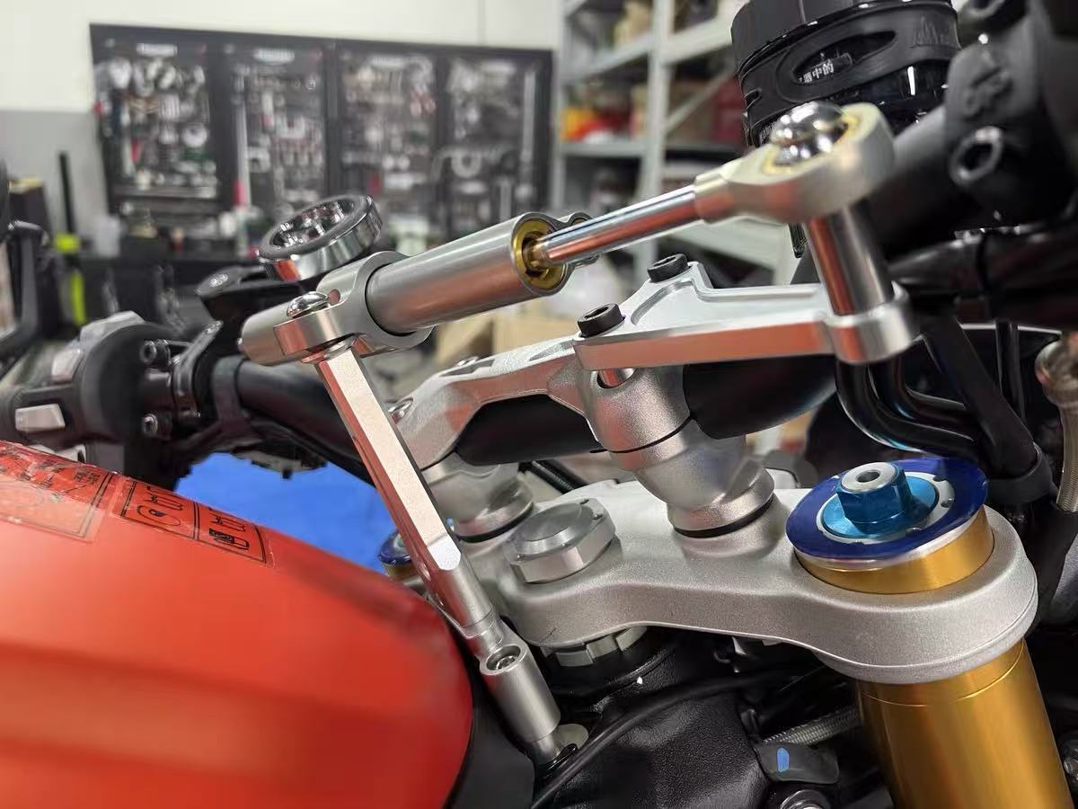 Uchwyt amortyzatora skrętu mot – Motorcycle Gear Airbag recenzja i cena