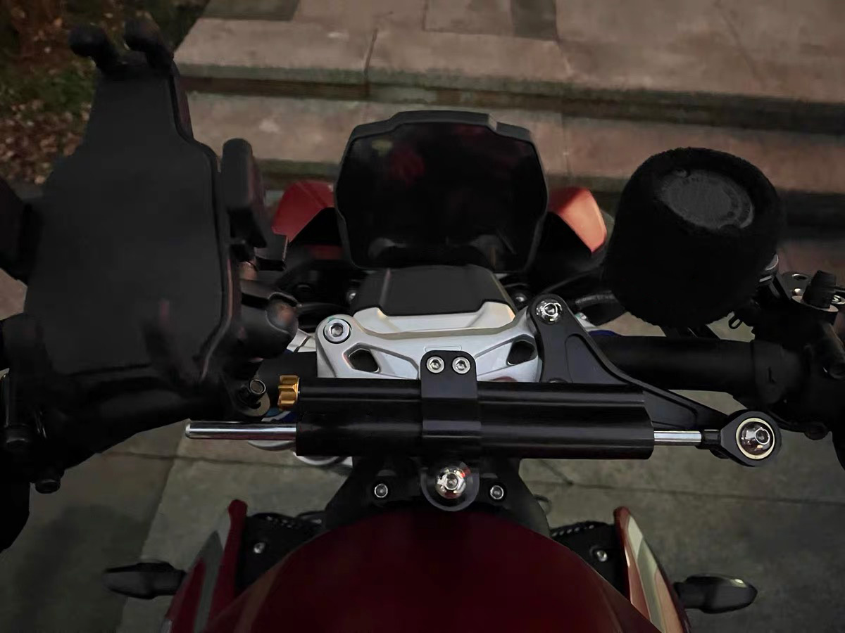 Uchwyt amortyzatora skrętu mot – Motorcycle Gear Airbag recenzja i cena